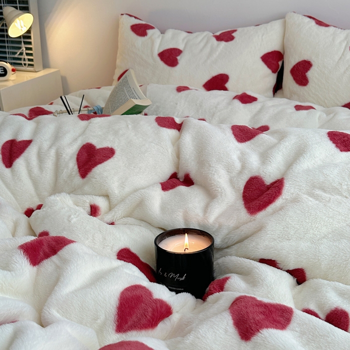 91家纺网 家纺一手货源 找家纺 雅居纺家纺 2025新款高克重兔绒印花四件套-爱心 爱心-红