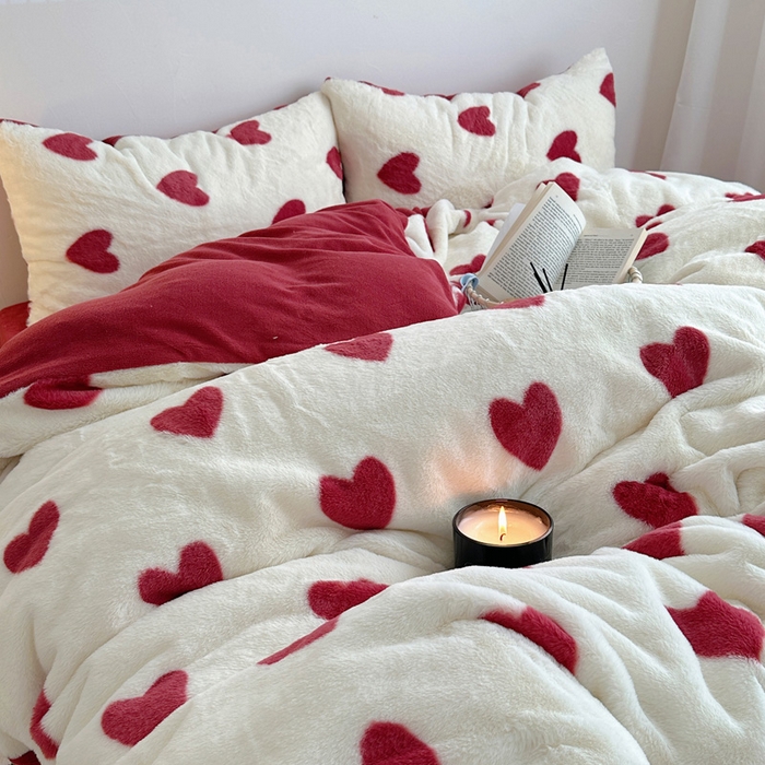 91家纺网 家纺一手货源 找家纺 雅居纺家纺 2025新款高克重兔绒印花四件套-爱心 爱心-红