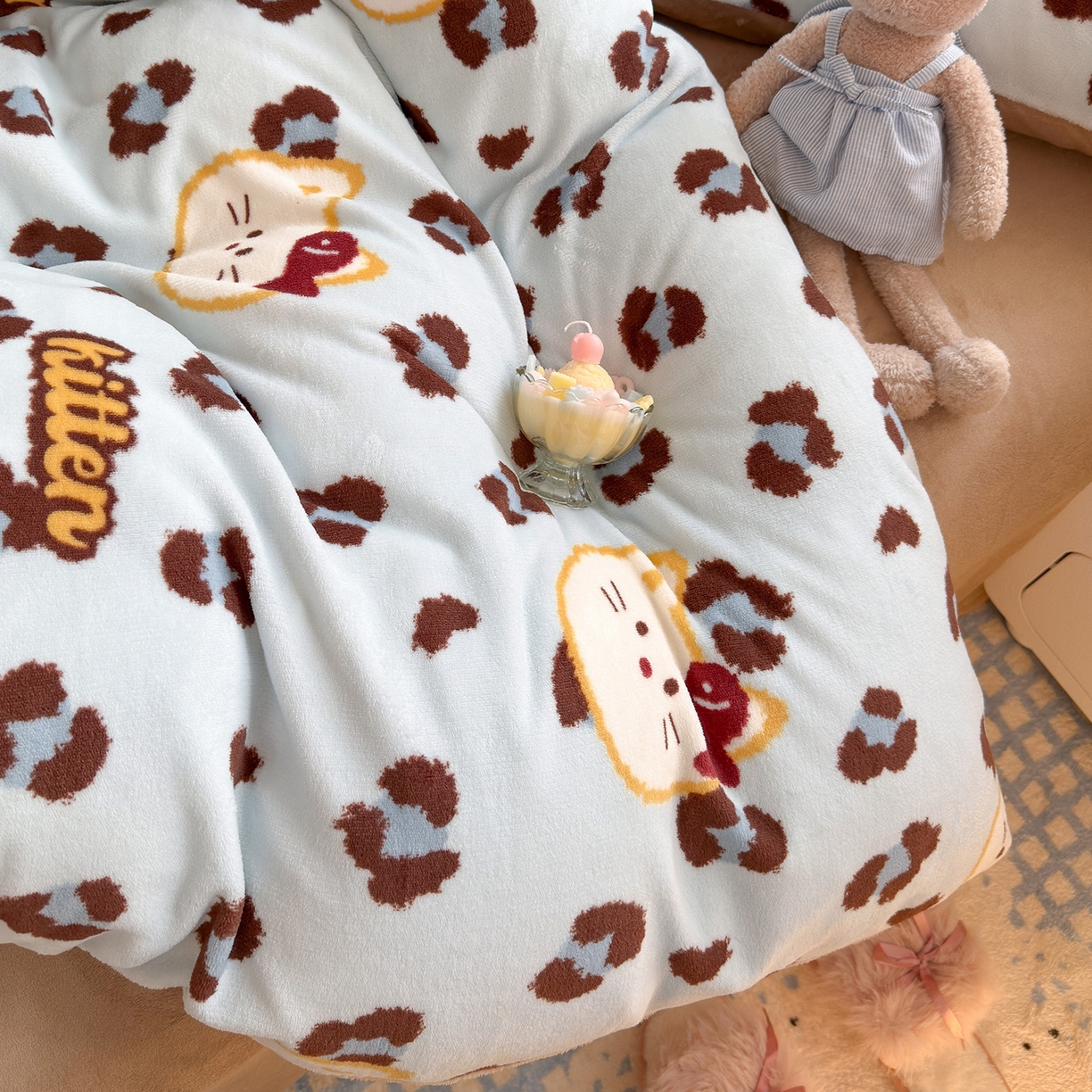 91家纺网 家纺一手货源 找家纺 罗亿家纺 2025新款ins小清新少女奶油卡通可爱加厚200克牛奶绒四件套【3.6公斤】（小红书推荐） 喵吃鱼-蓝