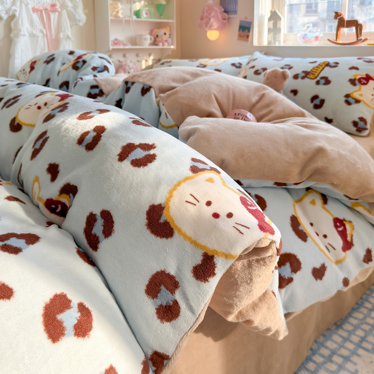 91家纺网 家纺一手货源 找家纺 罗亿家纺 2025新款ins小清新少女奶油卡通可爱加厚200克牛奶绒四件套【3.6公斤】（小红书推荐） 喵吃鱼-蓝