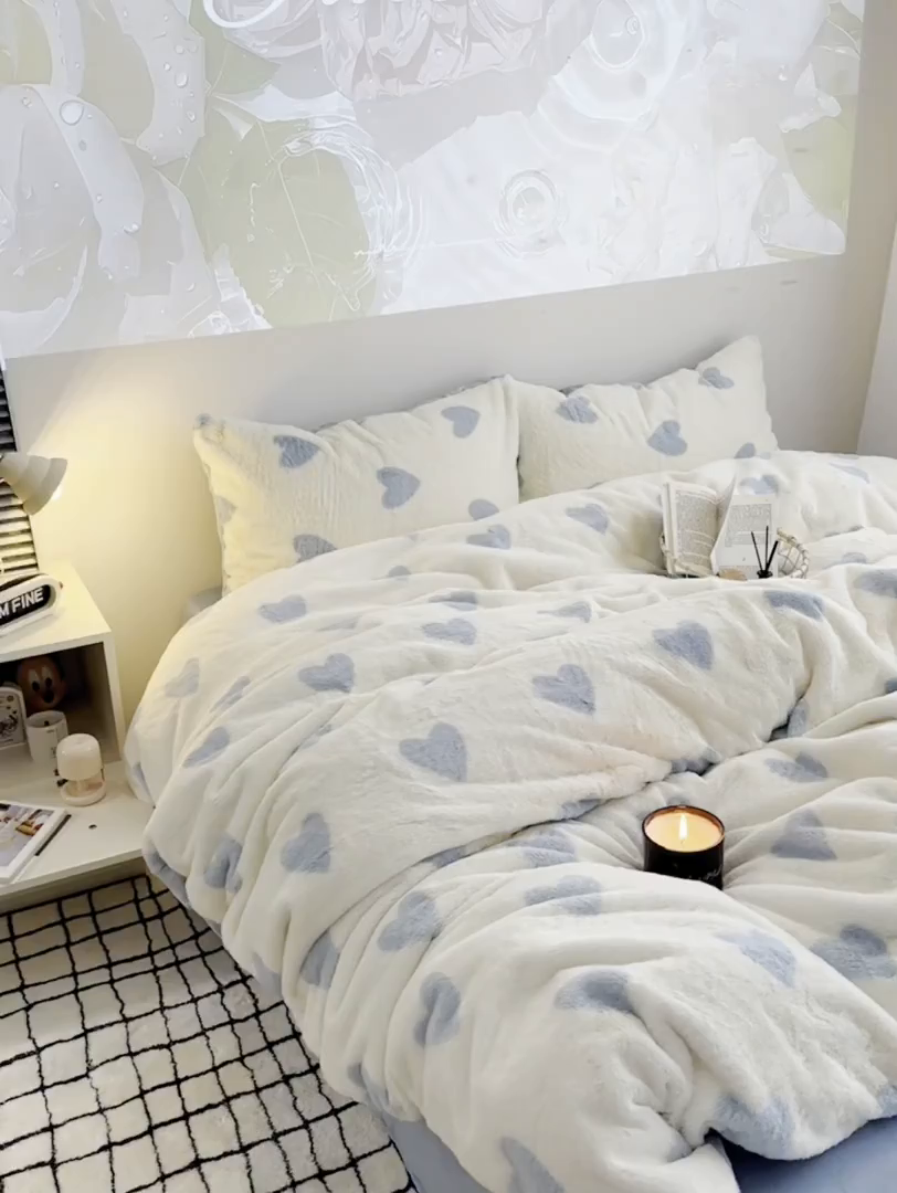 91家纺网 家纺一手货源 找家纺 雅居纺家纺 2025新款高克重兔绒印花四件套-爱心 爱心-蓝