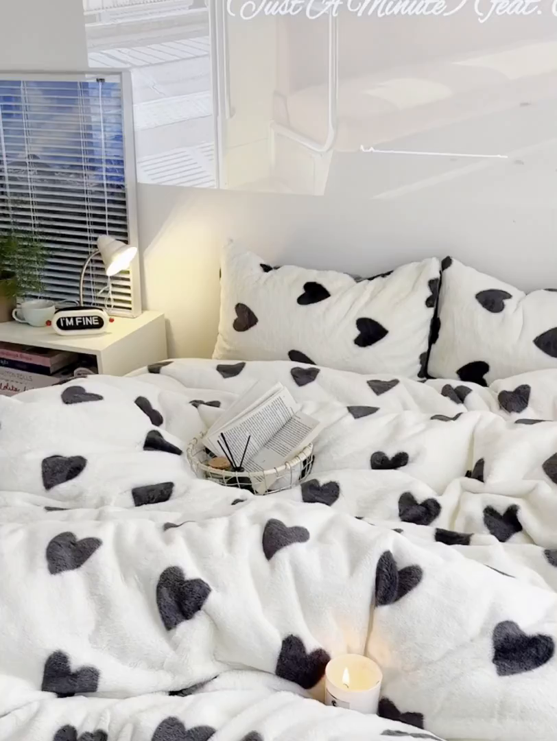 91家纺网 家纺一手货源 找家纺 雅居纺家纺 2025新款高克重兔绒印花四件套-爱心 爱心-灰