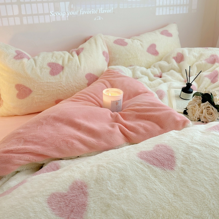 91家纺网 家纺一手货源 找家纺 （总）雅居纺家纺 2025新款高克重兔绒印花四件套-爱心