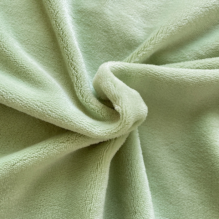 91家纺网 家纺一手货源 找家纺 富馨莱 2025新款牛奶绒纯色双拼被套 绒双拼果绿+奶昔黄