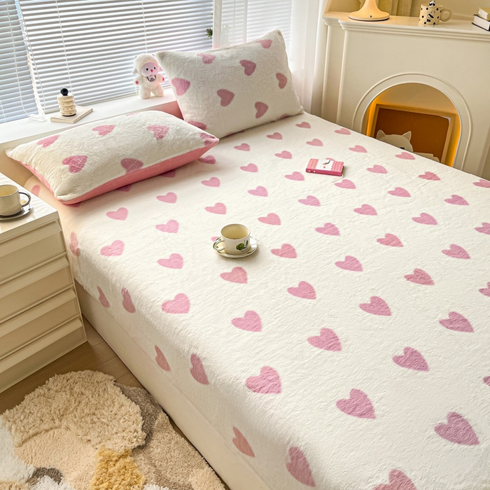 91家纺网 家纺一手货源 找家纺 （总）雅居纺家纺 2025新款高克重兔绒印花单床笠-爱心