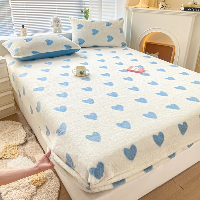 91家纺网 家纺一手货源 找家纺 雅居纺家纺 2025新款高克重兔绒印花单床笠-爱心 爱心-蓝