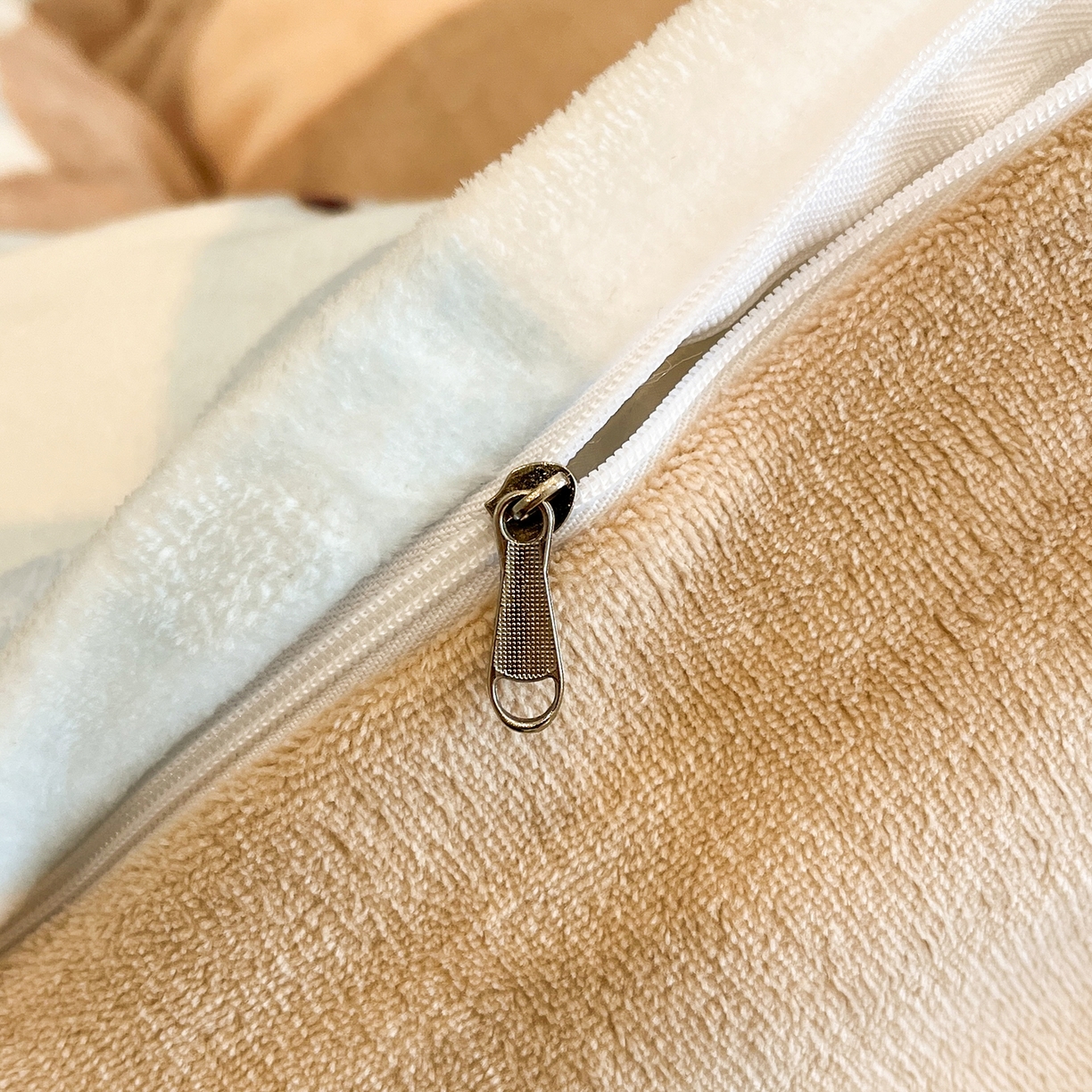 91家纺网 家纺一手货源 找家纺 桃子家居 2025新品A类正版授权miiiiichan咪酱大版卡通数码印花加厚牛奶绒系列四件套 绒大版-咪酱趣多多