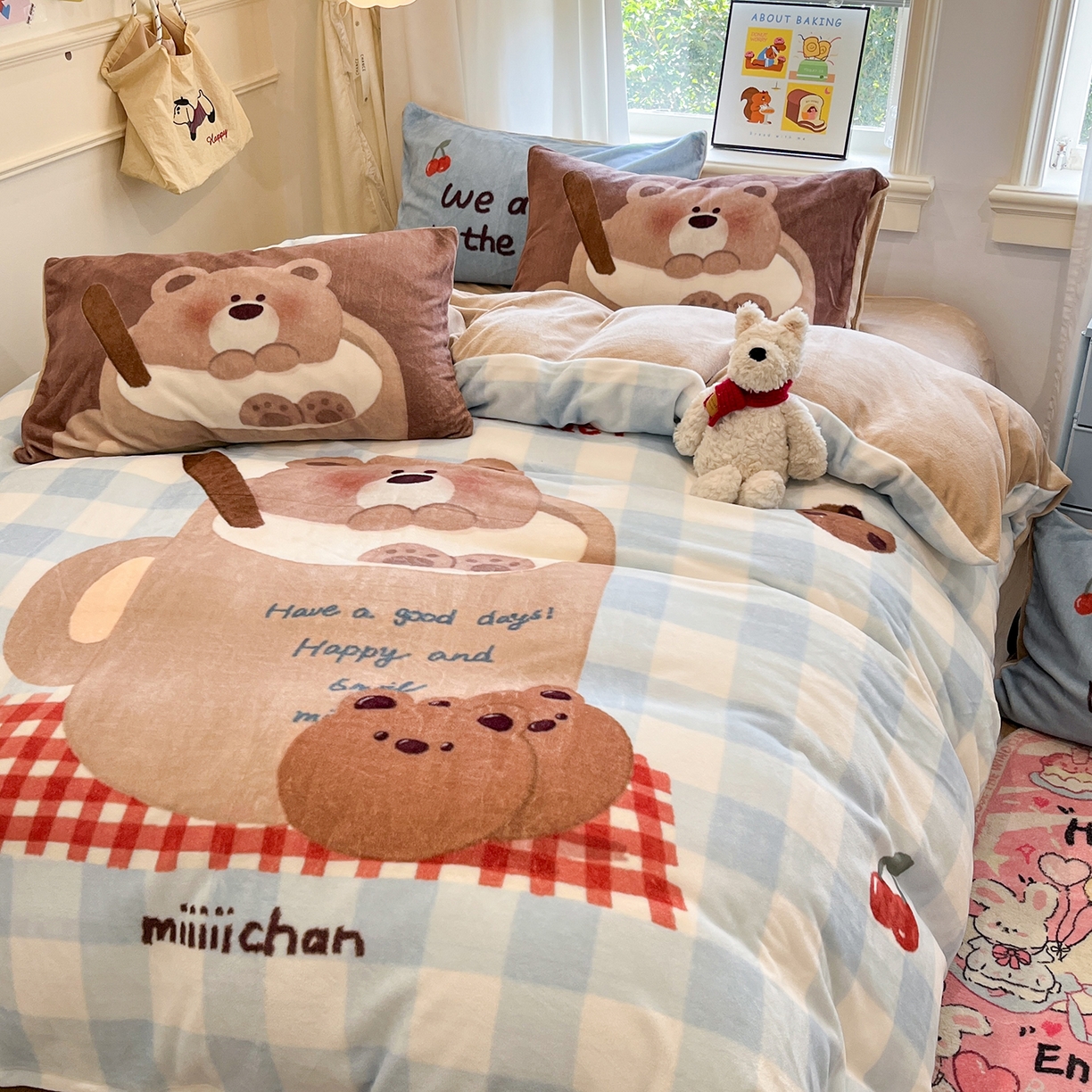 91家纺网 家纺一手货源 找家纺 桃子家居 2025新品A类正版授权miiiiichan咪酱大版卡通数码印花加厚牛奶绒系列四件套 绒大版-咪酱趣多多