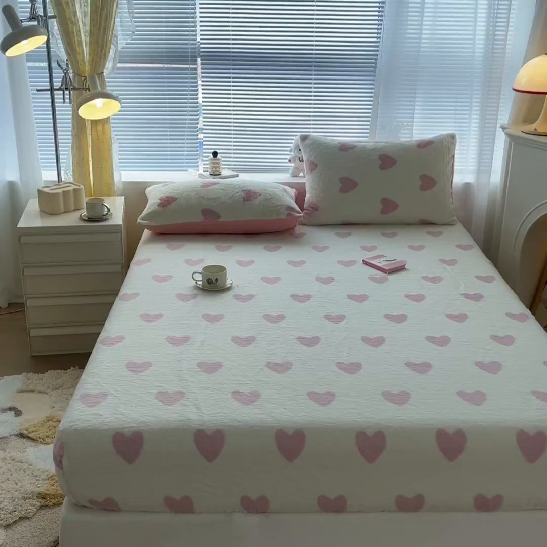 91家纺网 家纺一手货源 找家纺 （总）雅居纺家纺 2025新款高克重兔绒印花单床笠-爱心