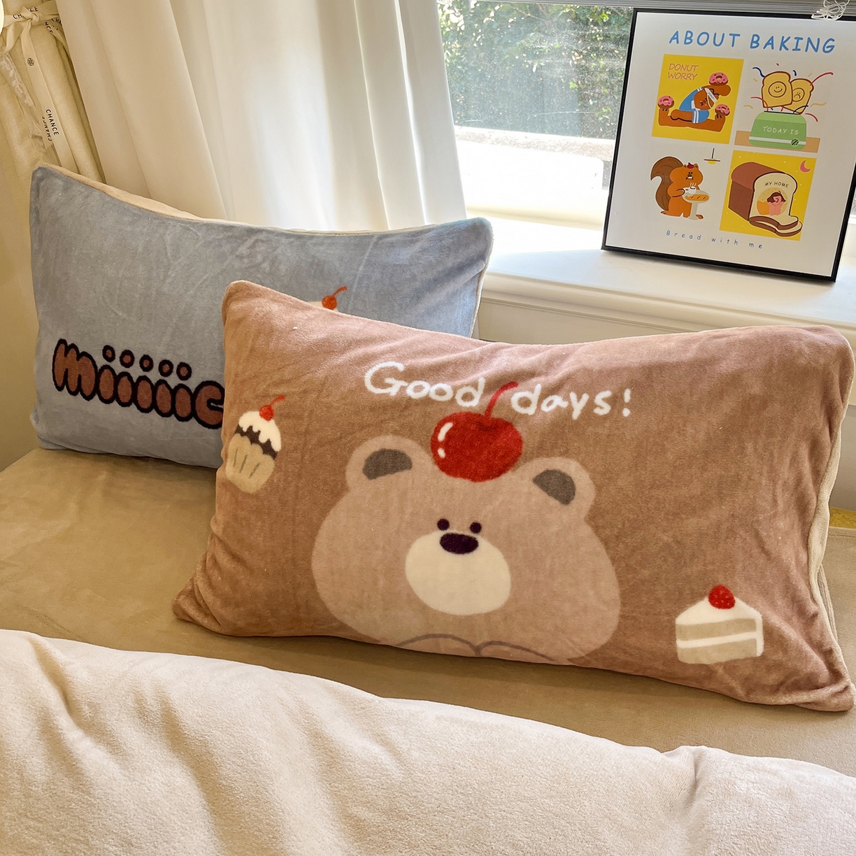 91家纺网 家纺一手货源 找家纺 桃子家居 2025新品A类正版授权miiiiichan咪酱大版卡通数码印花加厚牛奶绒系列四件套 绒大版-咪酱可乐小熊