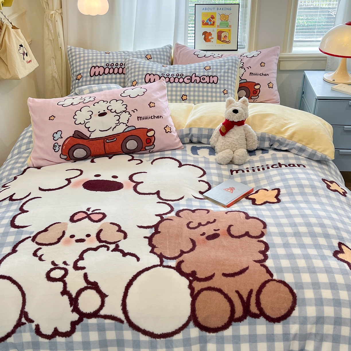 91家纺网 家纺一手货源 找家纺 桃子家居 2025新品A类正版授权miiiiichan咪酱大版卡通数码印花加厚牛奶绒系列四件套 绒大版-咪酱俏皮小狗