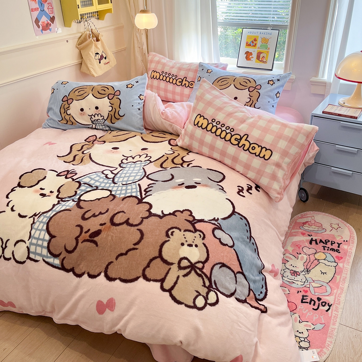 91家纺网 家纺一手货源 找家纺 桃子家居 2025新品A类正版授权miiiiichan咪酱大版卡通数码印花加厚牛奶绒系列四件套 绒大版-咪酱晚安女孩