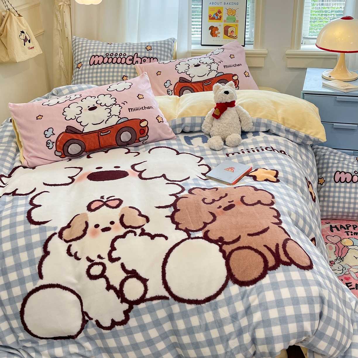 91家纺网 家纺一手货源 找家纺 桃子家居 2025新品A类正版授权miiiiichan咪酱大版卡通数码印花加厚牛奶绒系列四件套 绒大版-咪酱俏皮小狗
