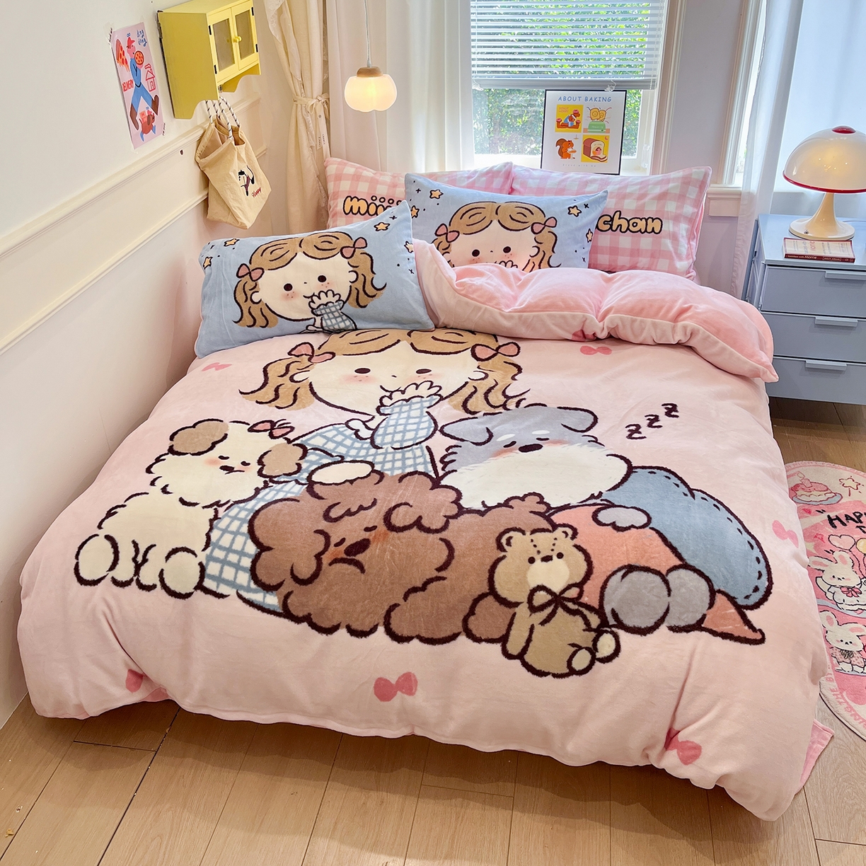 91家纺网 家纺一手货源 找家纺 桃子家居 2025新品A类正版授权miiiiichan咪酱大版卡通数码印花加厚牛奶绒系列四件套 绒大版-咪酱晚安女孩