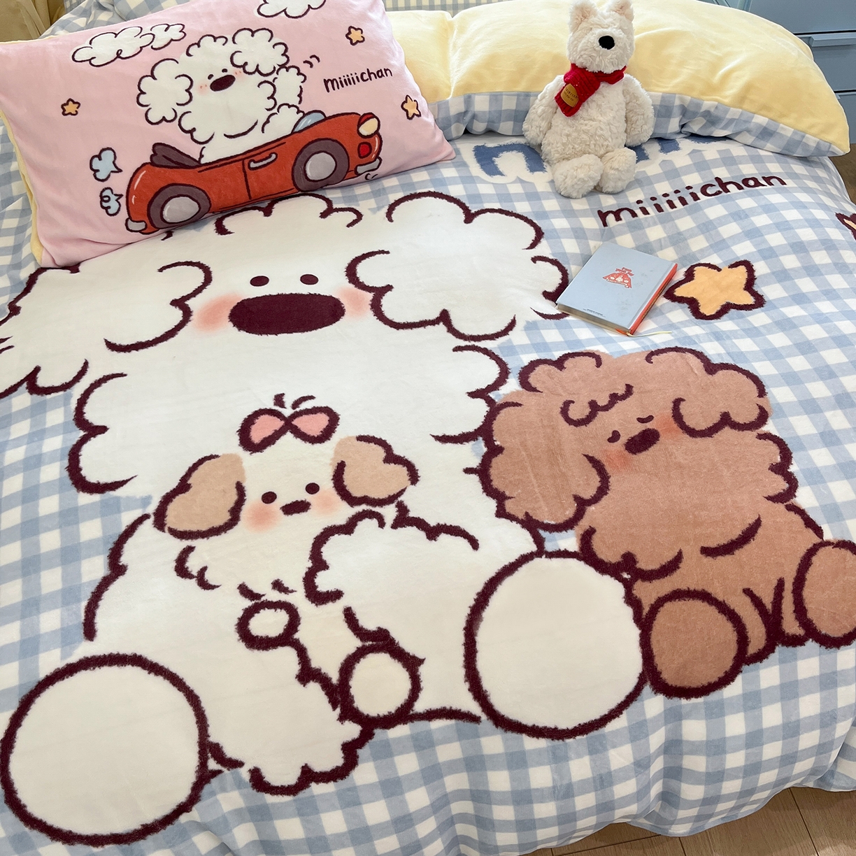 91家纺网 家纺一手货源 找家纺 桃子家居 2025新品A类正版授权miiiiichan咪酱大版卡通数码印花加厚牛奶绒系列四件套 绒大版-咪酱俏皮小狗