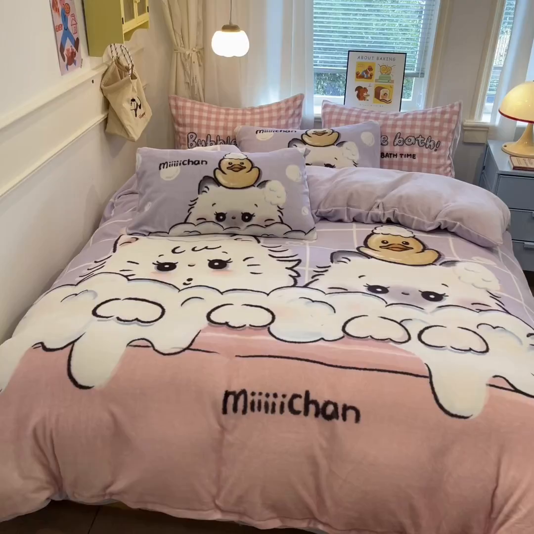 91家纺网 家纺一手货源 找家纺 桃子家居 2025新品A类正版授权miiiiichan咪酱大版卡通数码印花加厚牛奶绒系列四件套 绒大版-咪酱泡泡猫咪