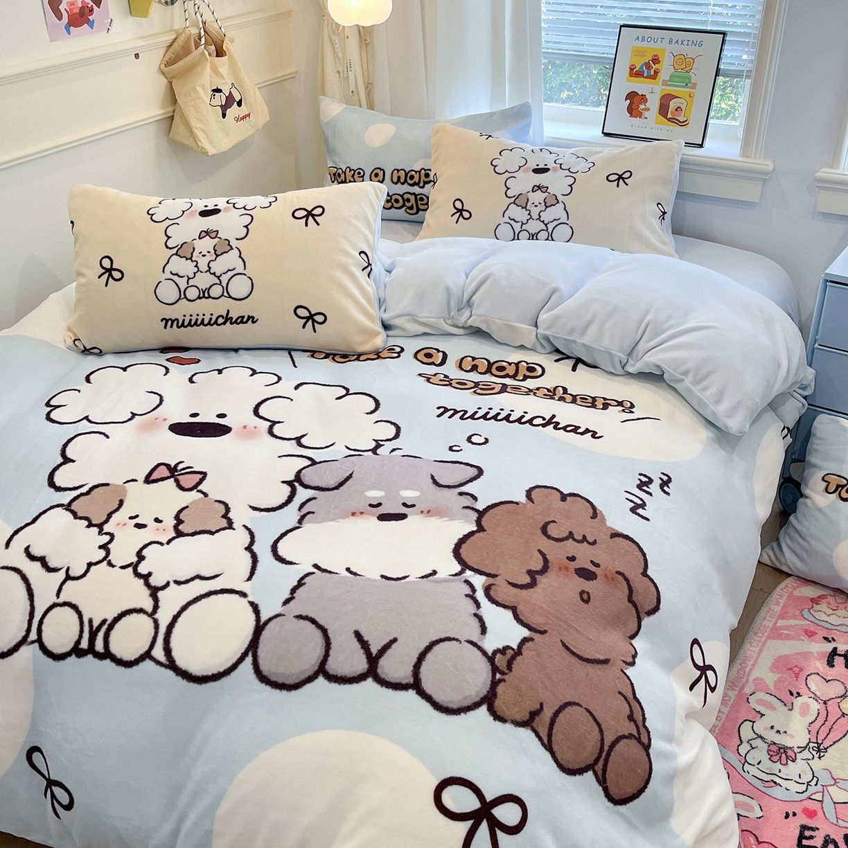 91家纺网 家纺一手货源 找家纺 桃子家居 2025新品A类正版授权miiiiichan咪酱大版卡通数码印花加厚牛奶绒系列四件套 绒大版-咪酱点点泡芙狗