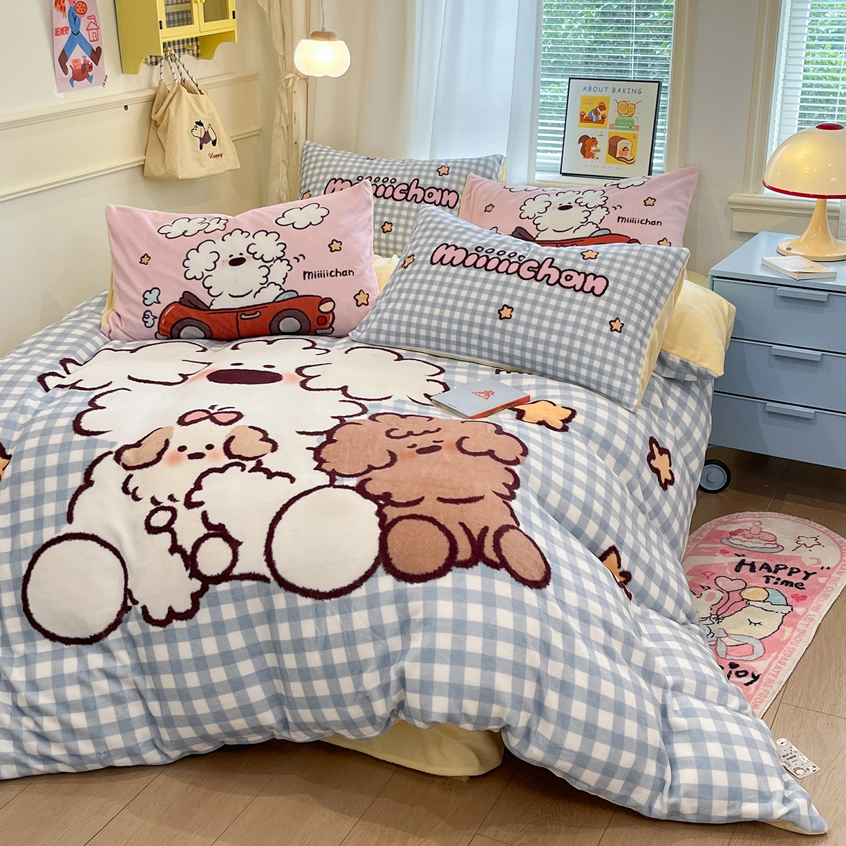 91家纺网 家纺一手货源 找家纺 桃子家居 2025新品A类正版授权miiiiichan咪酱大版卡通数码印花加厚牛奶绒系列四件套 绒大版-咪酱俏皮小狗