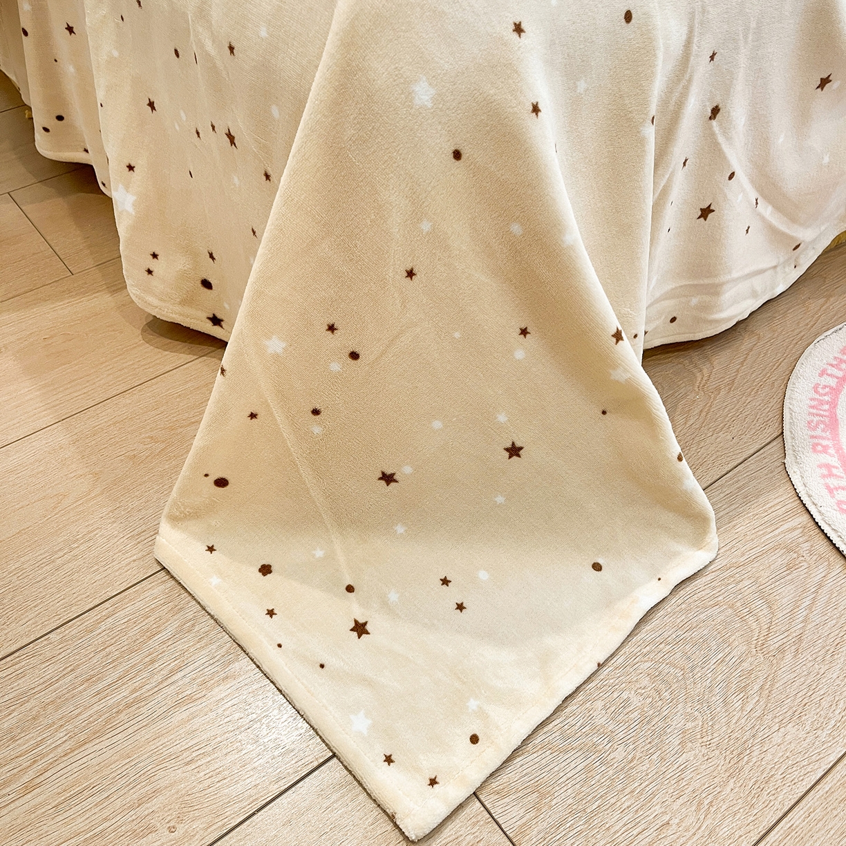 91家纺网 家纺一手货源 找家纺 桃子家居 2025新品A类正版授权miiiiichan咪酱大版卡通数码印花加厚牛奶绒系列四件套 绒大版-咪酱星愿小狗