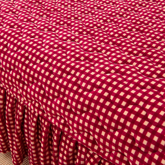 91家纺网 家纺一手货源 找家纺 茉保家纺 2024新款无印风款牛奶绒床盖 红小格