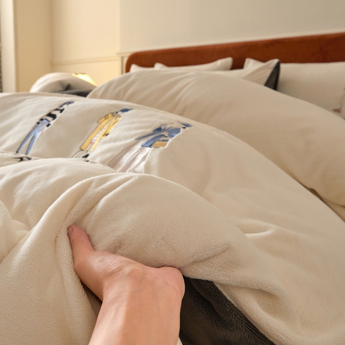 91家纺网 家纺一手货源 找家纺 ONE TWO ONE 121 新品【牛奶绒刺绣四件套】2025毛毯被子四件套单件床单被套床笠珊瑚绒牛奶绒冬被法兰绒兔毛绒 baby-深灰