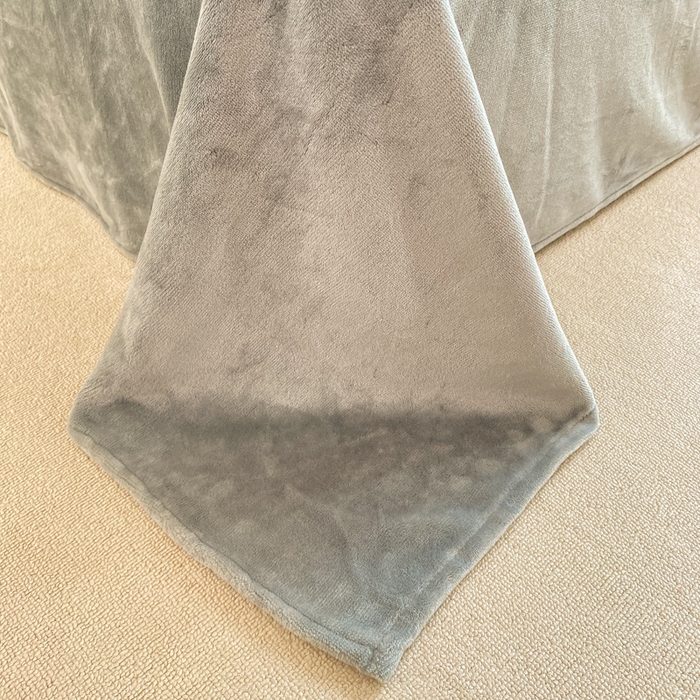 91家纺网 家纺一手货源 找家纺 富馨莱 2025新款牛奶绒纯色双拼被套 绒双拼胭脂红+浅灰