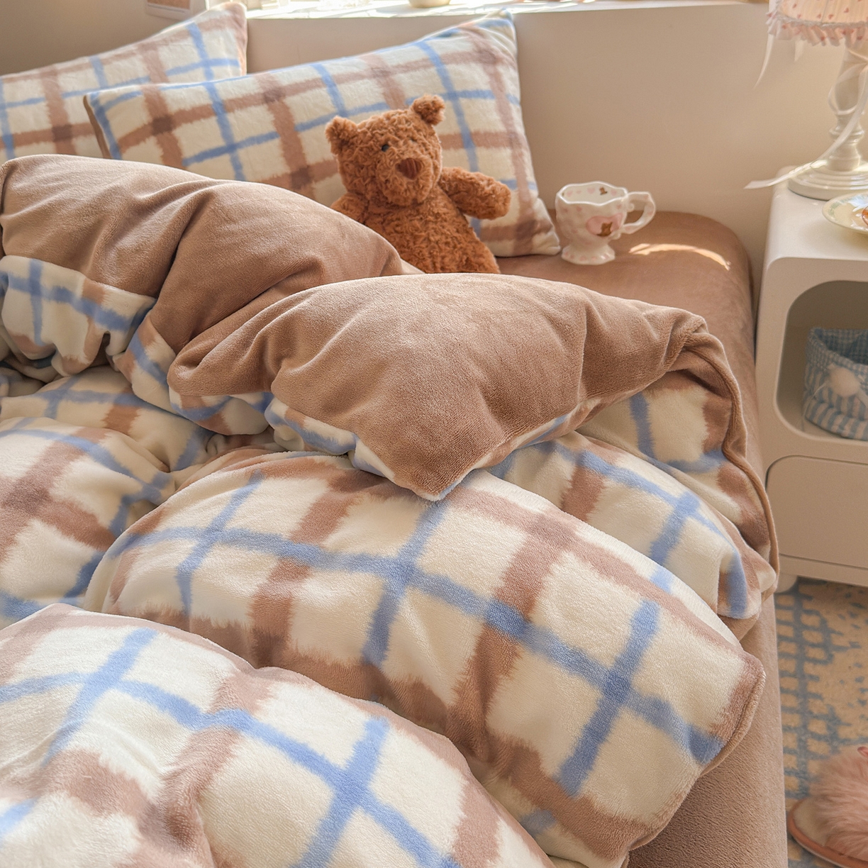 91家纺网 家纺一手货源 找家纺 罗亿家纺 2025新款ins小清新少女奶油卡通可爱加厚200克牛奶绒四件套【3.6公斤】（小红书推荐） 奶油小方