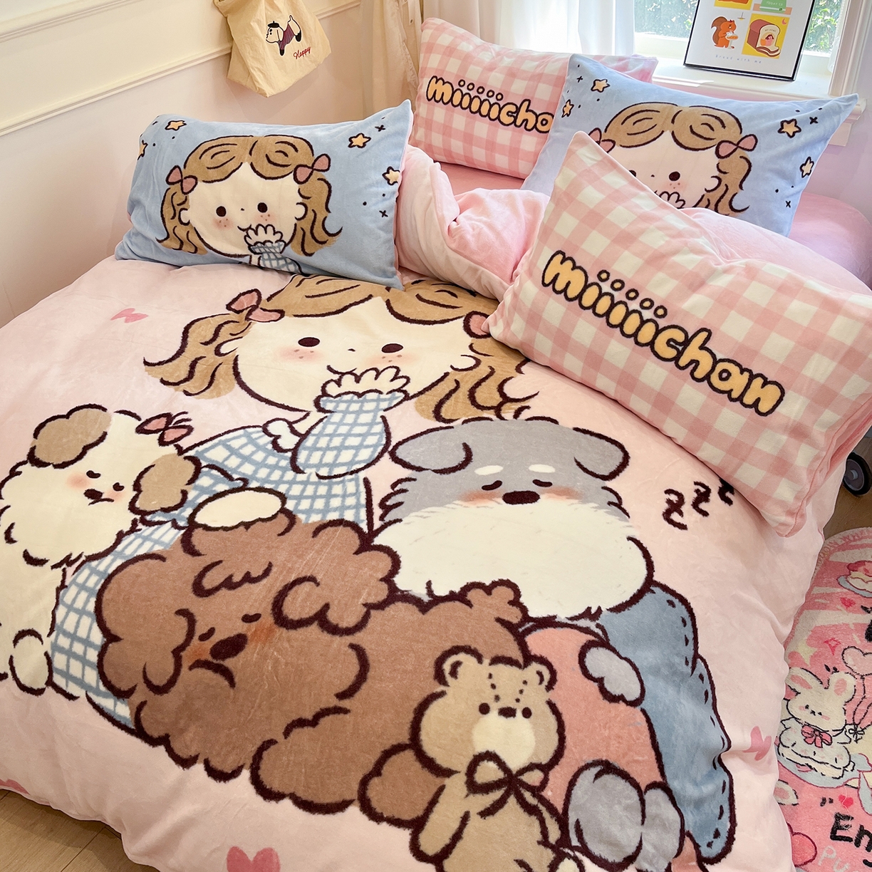 91家纺网 家纺一手货源 找家纺 桃子家居 2025新品A类正版授权miiiiichan咪酱大版卡通数码印花加厚牛奶绒系列四件套 绒大版-咪酱晚安女孩