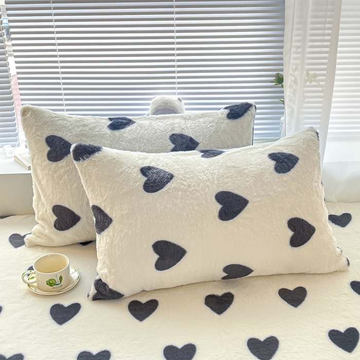 91家纺网 家纺一手货源 找家纺 （总）雅居纺家纺 2025新款高克重兔绒印花单枕套-爱心
