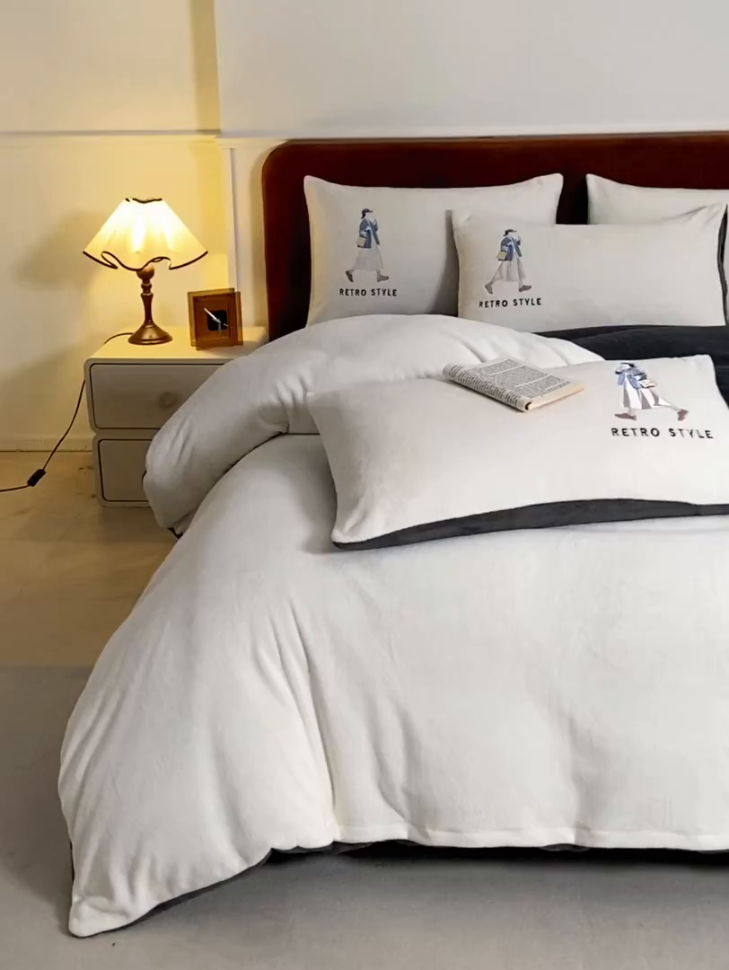 91家纺网 家纺一手货源 找家纺 ONE TWO ONE 121 新品【牛奶绒刺绣四件套】2025毛毯被子四件套单件床单被套床笠珊瑚绒牛奶绒冬被法兰绒兔毛绒 baby-深灰