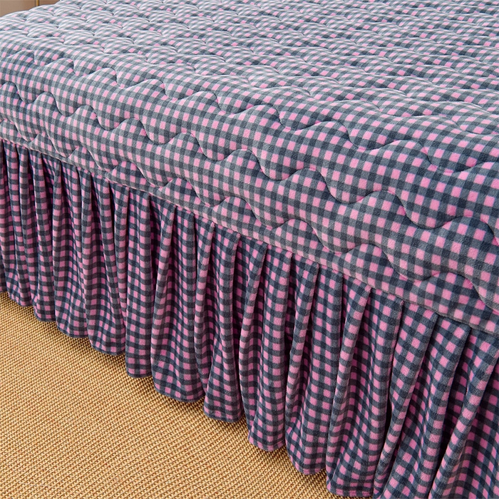 91家纺网 家纺一手货源 找家纺 茉保家纺 2025新款无印风款牛奶绒床盖 紫小格