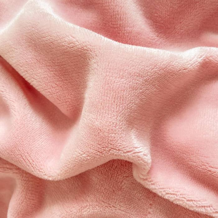 91家纺网 家纺一手货源 找家纺 富馨莱 2025新款牛奶绒纯色双拼被套 绒樱花粉