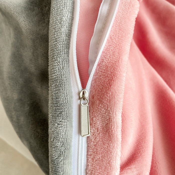 91家纺网 家纺一手货源 找家纺 富馨莱 2025新款牛奶绒纯色双拼被套 绒樱花粉