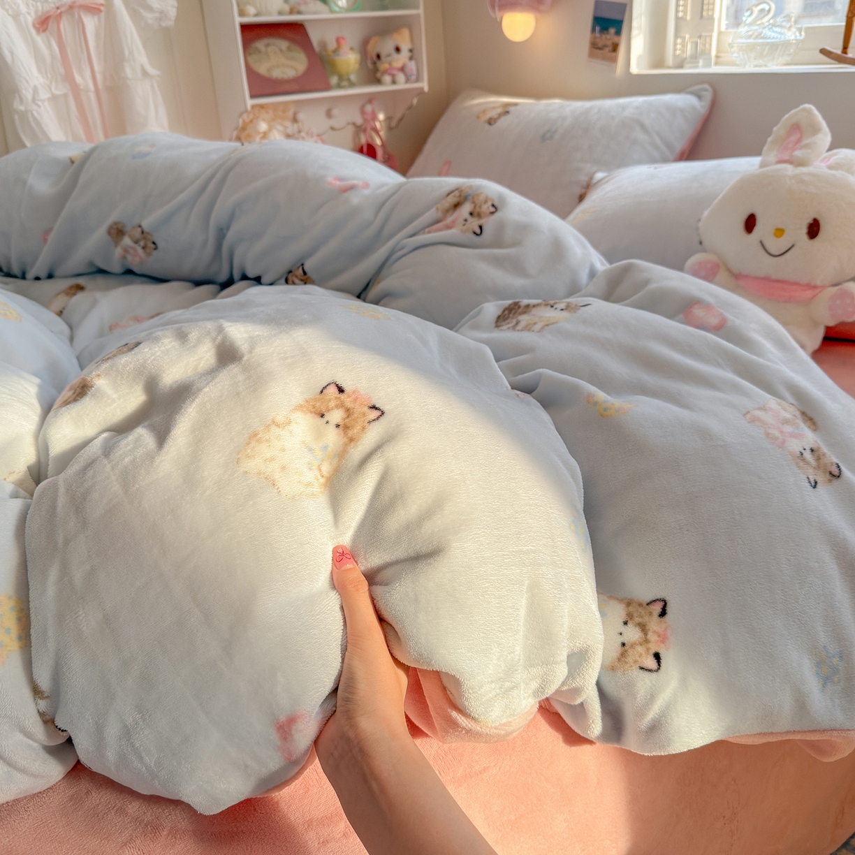 91家纺网 家纺一手货源 找家纺 罗亿家纺 2025新款ins小清新少女奶油卡通可爱加厚200克牛奶绒四件套【3.6公斤】（小红书推荐） 软萌猫-蓝