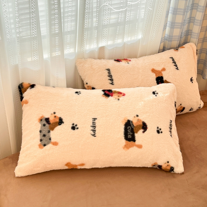 91家纺网 家纺一手货源 找家纺 雅居纺家纺 2025新款保暖舒适兔绒印花四件套 音乐腊肠狗