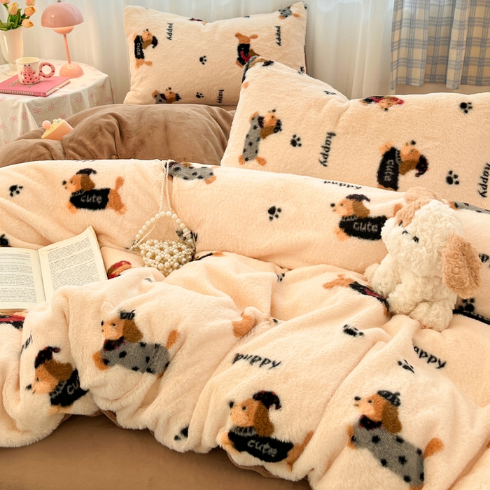 91家纺网 家纺一手货源 找家纺 雅居纺家纺 2025新款保暖舒适兔绒印花四件套 音乐腊肠狗