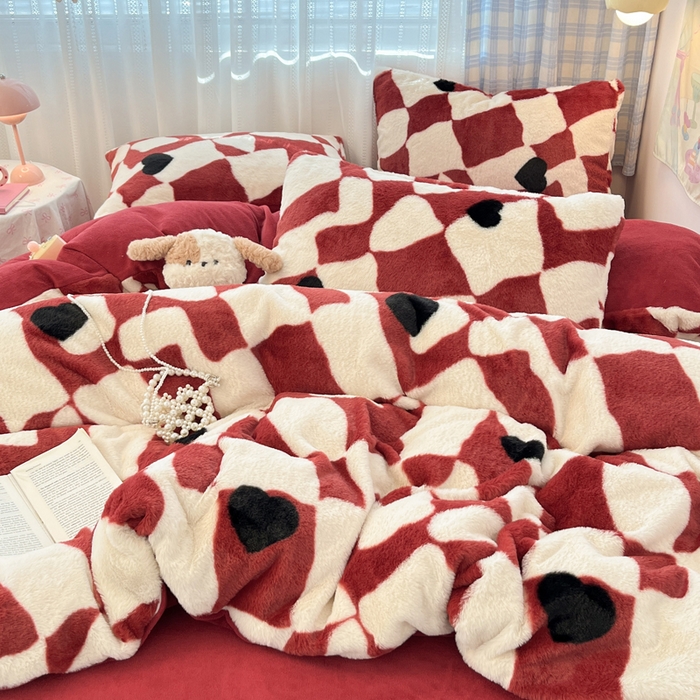 91家纺网 家纺一手货源 找家纺 雅居纺家纺 2025新款保暖舒适兔绒印花四件套 红色爱心格