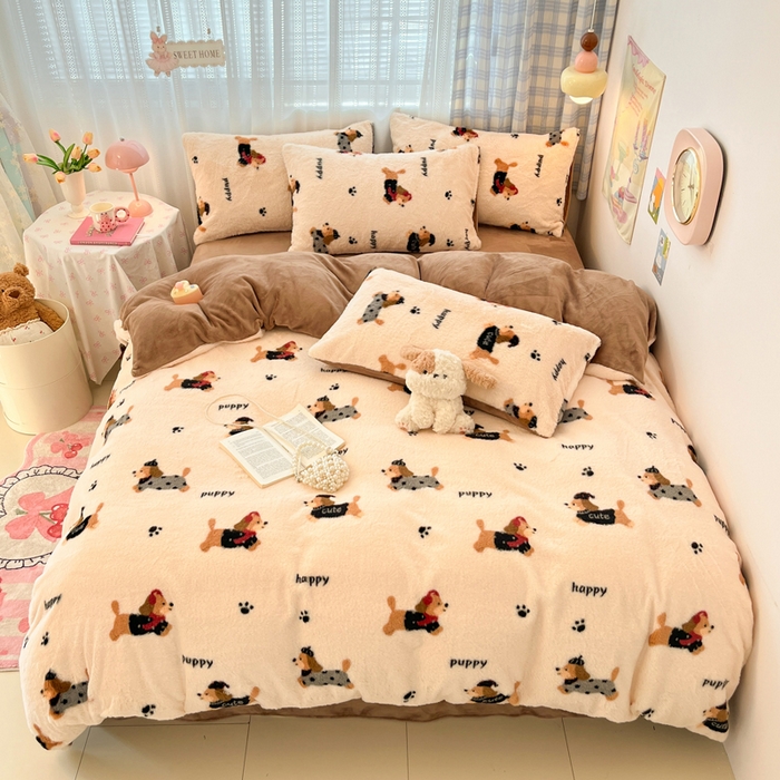 91家纺网 家纺一手货源 找家纺 雅居纺家纺 2025新款保暖舒适兔绒印花四件套 音乐腊肠狗