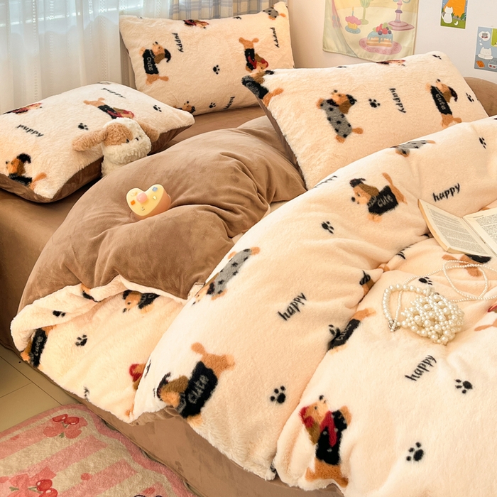 91家纺网 家纺一手货源 找家纺 雅居纺家纺 2025新款保暖舒适兔绒印花四件套 音乐腊肠狗