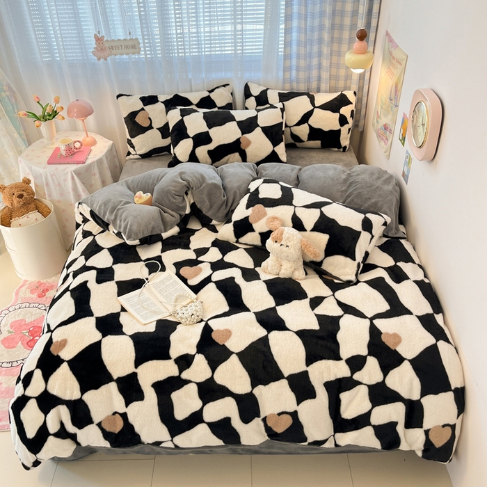 91家纺网 家纺一手货源 找家纺 雅居纺家纺 2025新款保暖舒适兔绒印花四件套 黑色爱心格