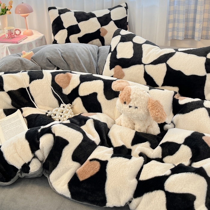 91家纺网 家纺一手货源 找家纺 雅居纺家纺 2025新款保暖舒适兔绒印花四件套 黑色爱心格