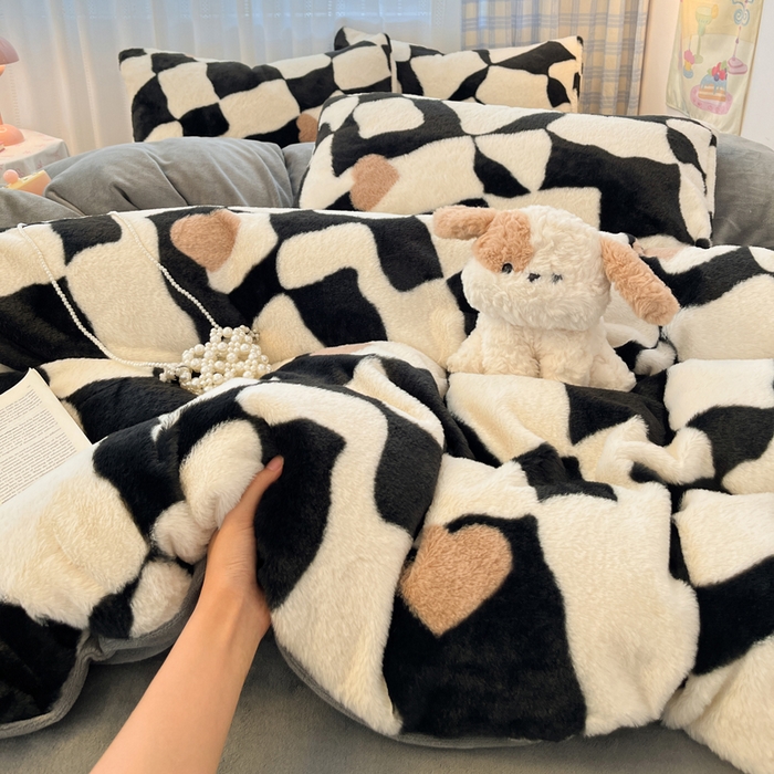 雅居纺家纺 2025新款保暖舒适兔绒印花四件套 黑色爱心格