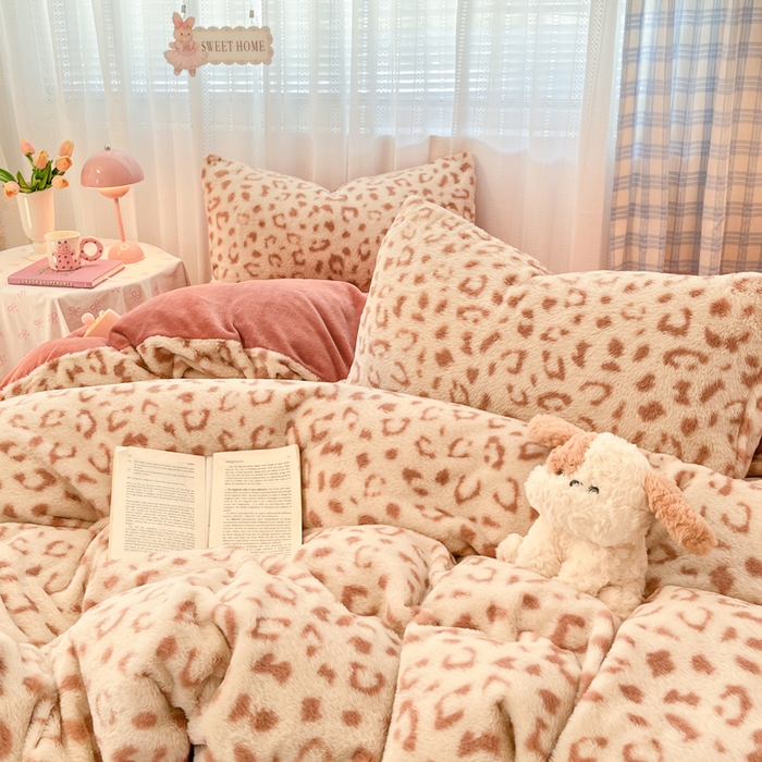 雅居纺家纺 2025新款保暖舒适兔绒印花四件套 焦糖豹纹