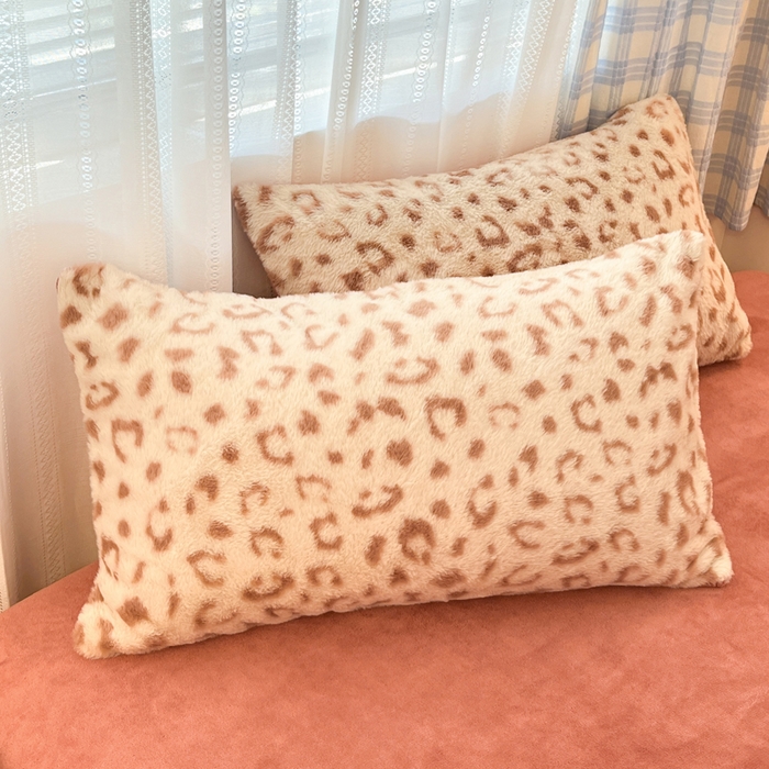 91家纺网 家纺一手货源 找家纺 雅居纺家纺 2025新款保暖舒适兔绒印花四件套 焦糖豹纹