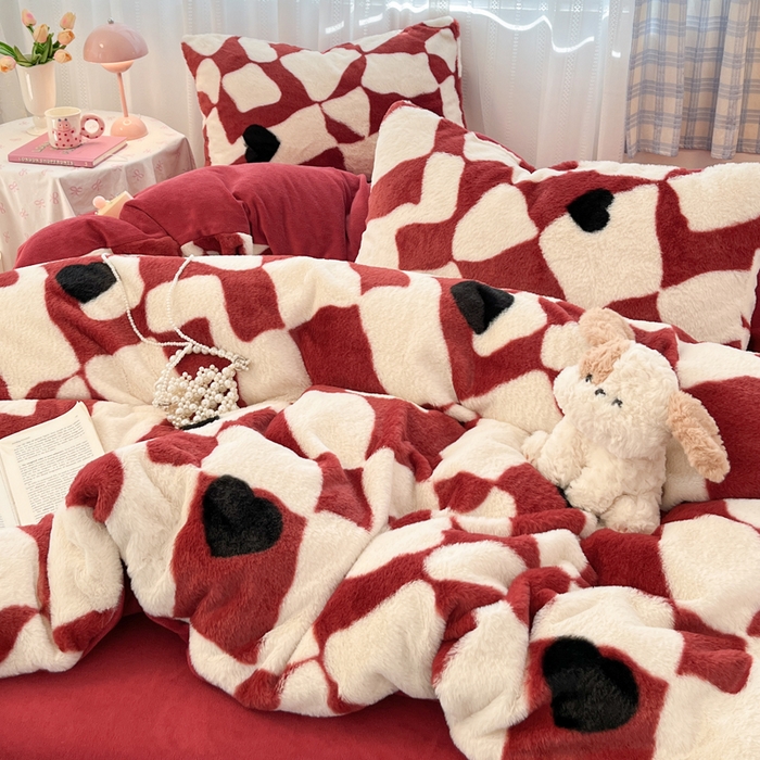 91家纺网 家纺一手货源 找家纺 雅居纺家纺 2025新款保暖舒适兔绒印花四件套 红色爱心格