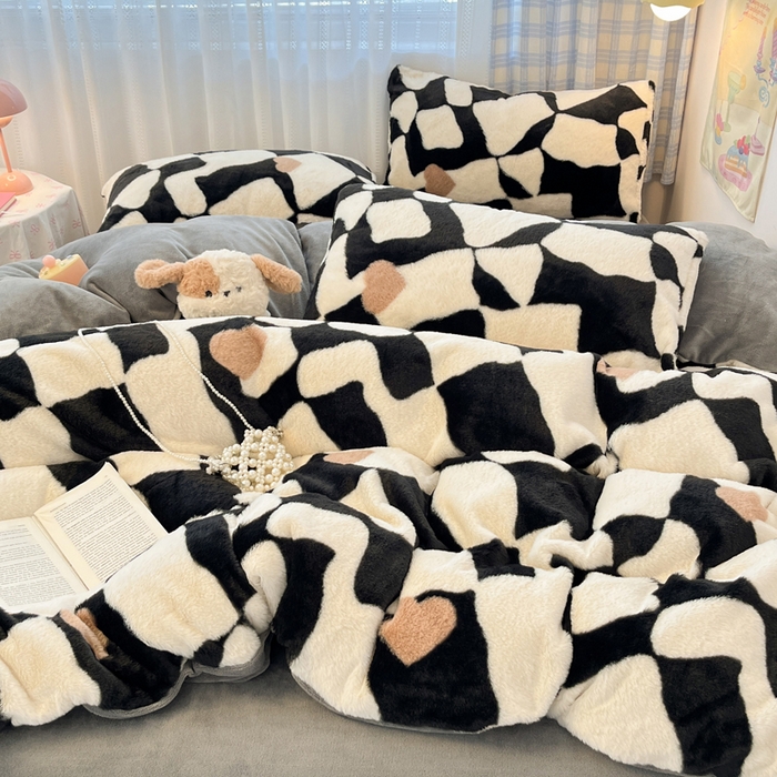 91家纺网 家纺一手货源 找家纺 雅居纺家纺 2025新款保暖舒适兔绒印花四件套 黑色爱心格