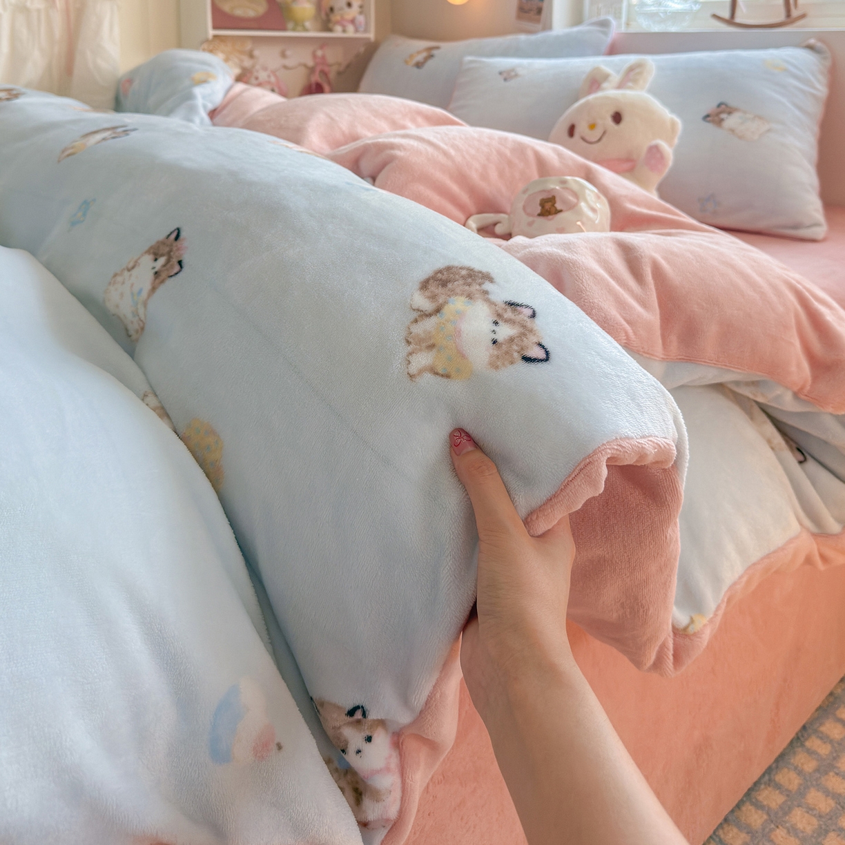 91家纺网 家纺一手货源 找家纺 罗亿家纺 2025新款ins小清新少女奶油卡通可爱加厚200克牛奶绒四件套【3.6公斤】（小红书推荐） 软萌猫-蓝