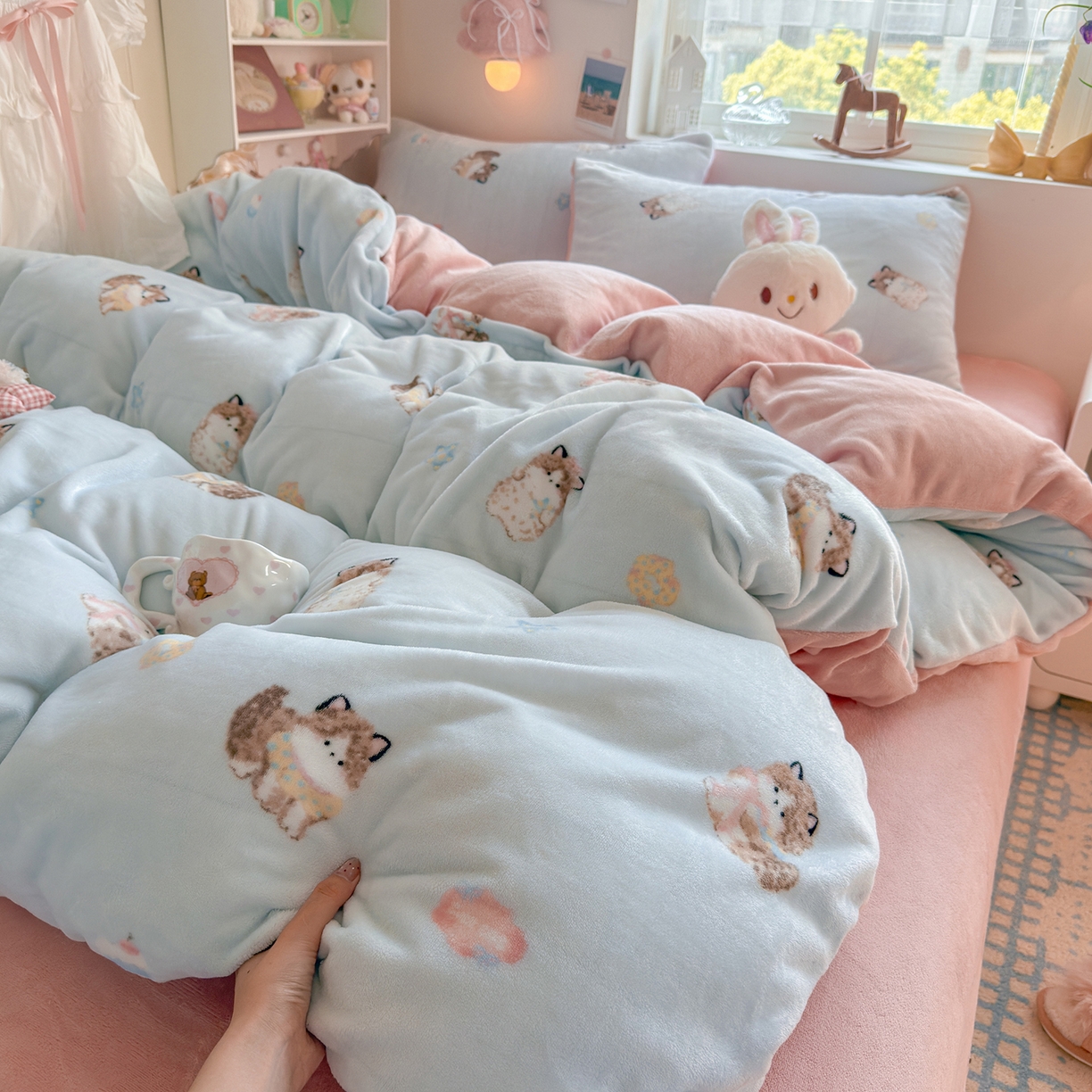 91家纺网 家纺一手货源 找家纺 罗亿家纺 2025新款ins小清新少女奶油卡通可爱加厚200克牛奶绒四件套【3.6公斤】（小红书推荐） 软萌猫-蓝