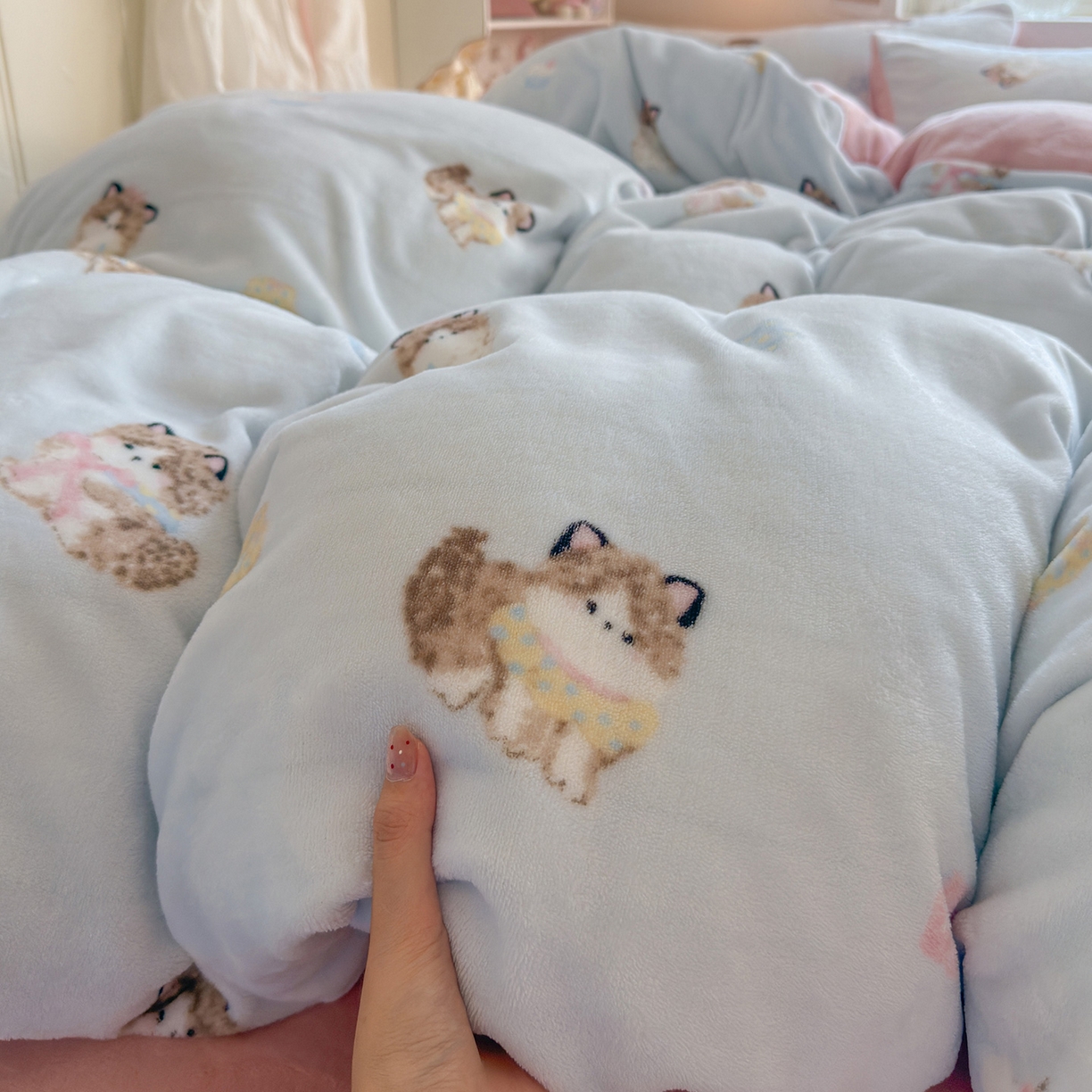 91家纺网 家纺一手货源 找家纺 罗亿家纺 2025新款ins小清新少女奶油卡通可爱加厚200克牛奶绒四件套【3.6公斤】（小红书推荐） 软萌猫-蓝