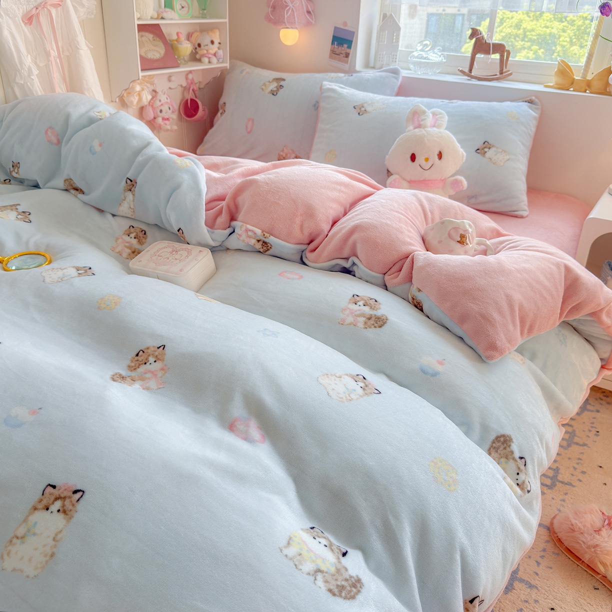 91家纺网 家纺一手货源 找家纺 罗亿家纺 2025新款ins小清新少女奶油卡通可爱加厚200克牛奶绒四件套【3.6公斤】（小红书推荐） 软萌猫-蓝